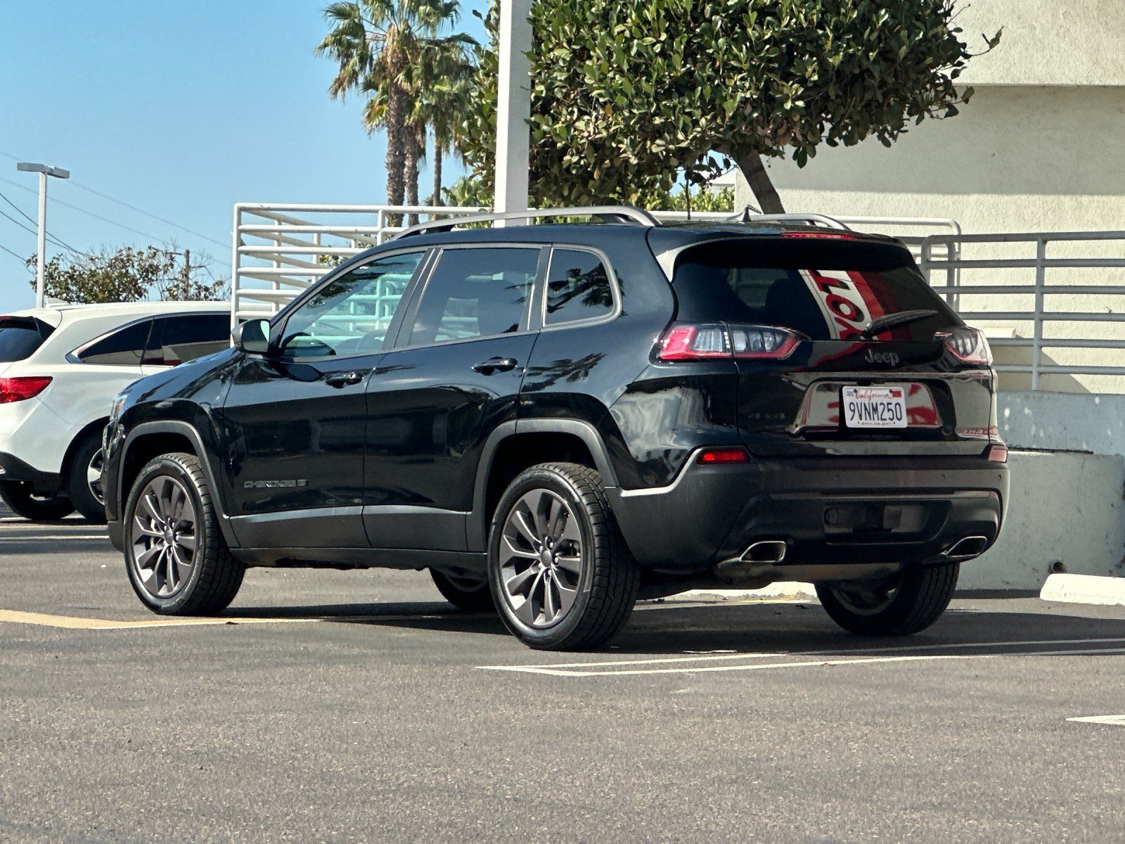 Used 2021 Jeep Cherokee Latitude Lux 80th Anniv w/ Quick Order Package 26U 80TH AWD/4WD image 3