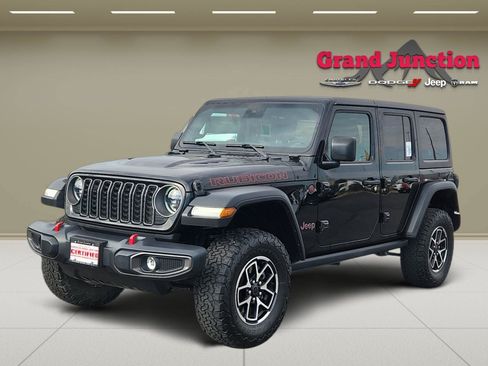 Used 2025 Jeep Wrangler Unlimited Rubicon AWD/4WD image 3
