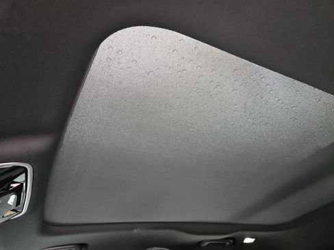 Used 2020 Land Rover Range Rover Velar R-Dynamic S image 31