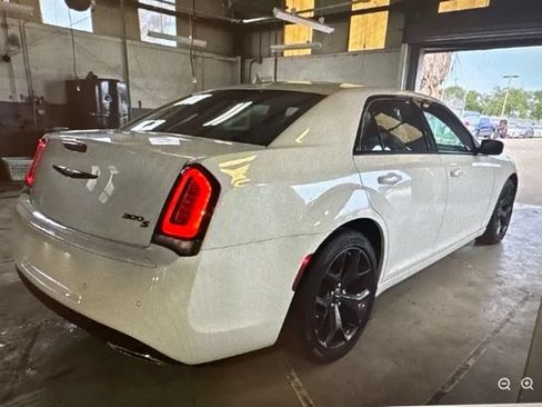 Used 2023 Chrysler 300 S w/ Comfort Group RWD image 3