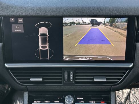 Used 2021 Porsche Cayenne S image 23