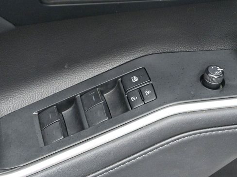 Used 2022 Toyota Highlander XLE AWD/4WD image 12