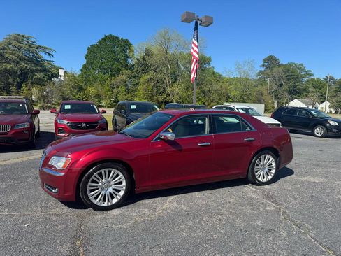Used 2014 Chrysler 300 C image 9