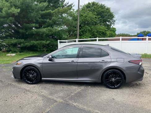 Used 2021 Toyota Camry XSE FWD image 7
