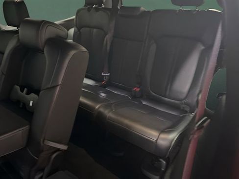 Used 2024 Jeep Wagoneer Series II w/ Flexible Seating Group image 9