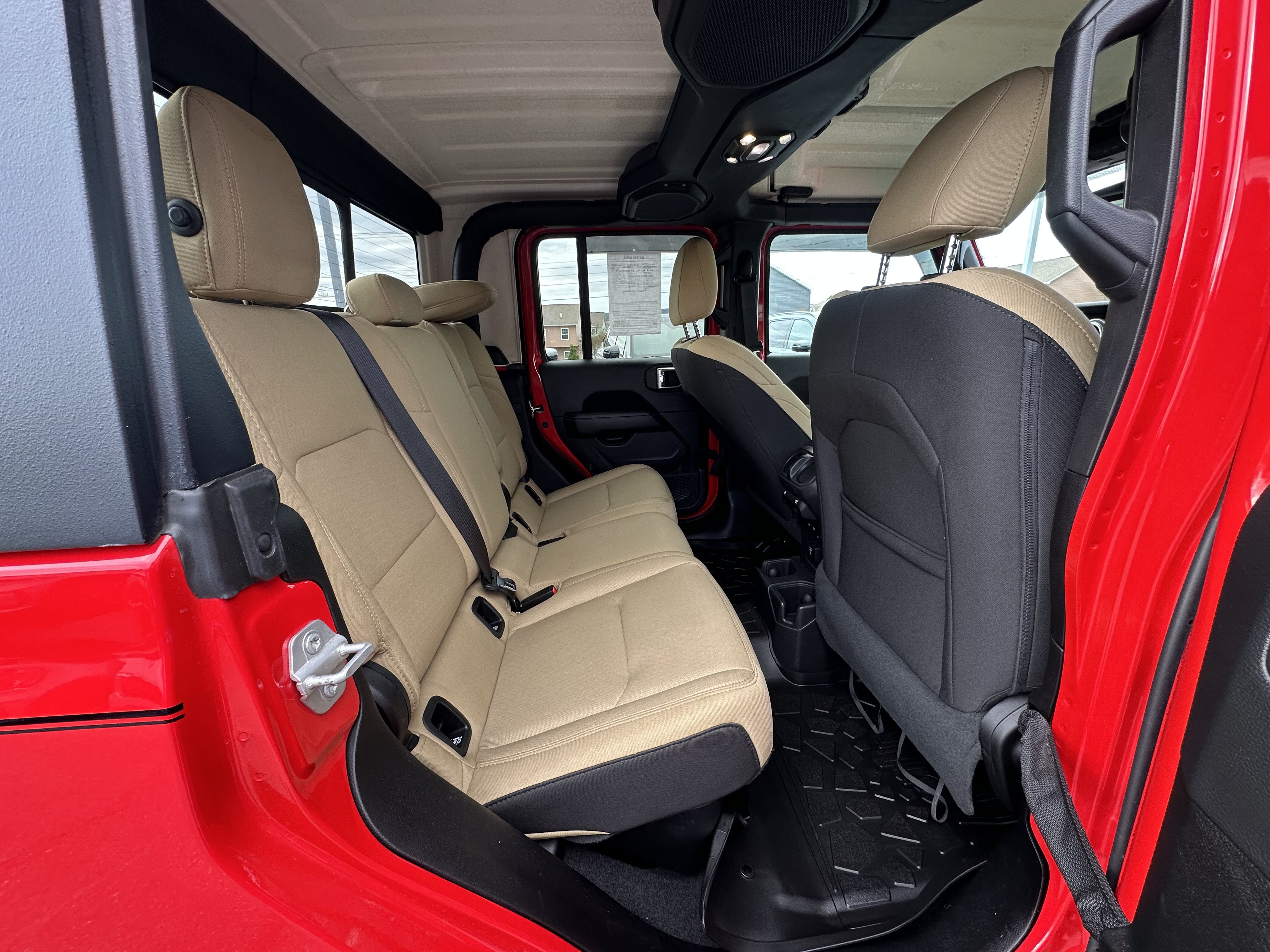 Used 2023 Jeep Gladiator Overland AWD/4WD image 11