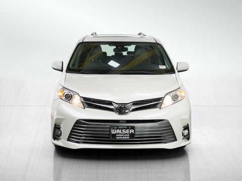 Used 2018 Toyota Sienna XLE w/ XLE Navigation Package AWD/4WD image 8