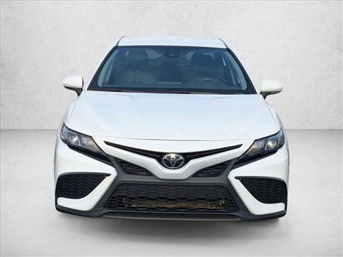 Used 2023 Toyota Camry SE image 2