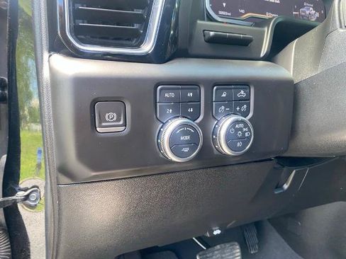 Used 2024 GMC Sierra 2500 Denali w/ Denali Reserve Package AWD/4WD image 17