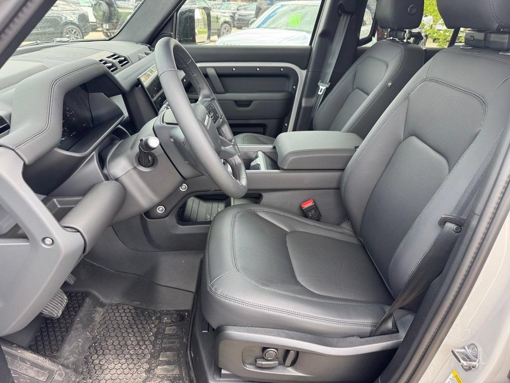 Used 2026 Land Rover Defender 110 X-Dynamic SE AWD/4WD image 7