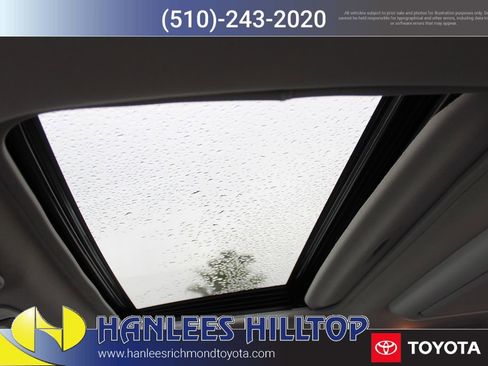 Used 2021 Toyota Sienna Limited image 16