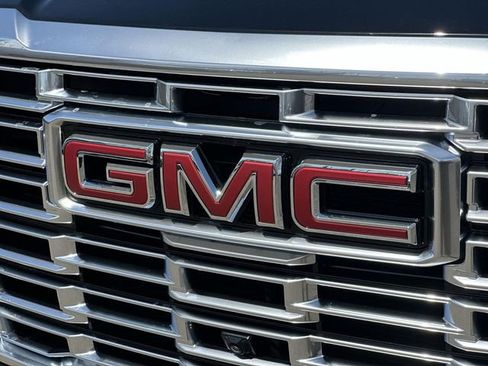 Used 2025 GMC Yukon XL Denali AWD/4WD image 30