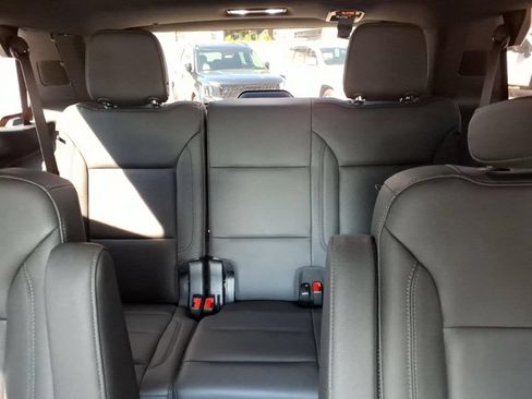 Used 2022 Chevrolet Tahoe Z71 w/ Luxury Package AWD/4WD image 23