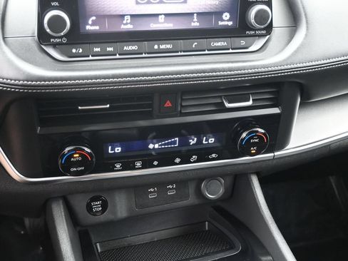 Used 2024 Nissan Rogue SV FWD image 17