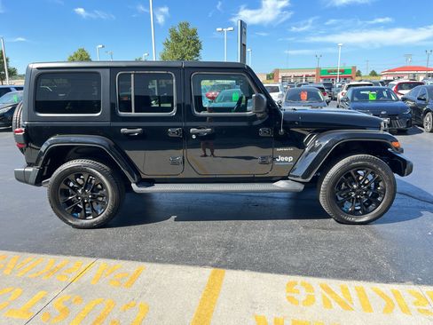 Used 2023 Jeep Wrangler Unlimited Sahara AWD/4WD image 8