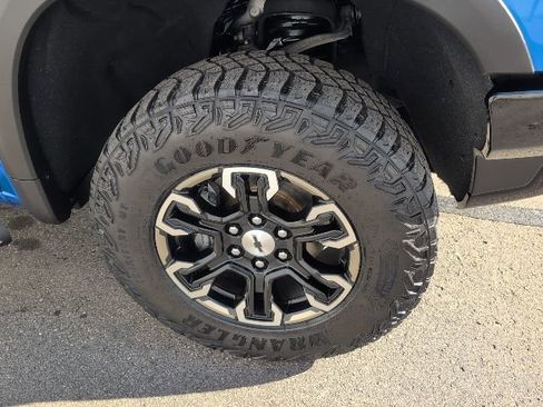 Used 2023 Chevrolet Silverado 1500 ZR2 image 14