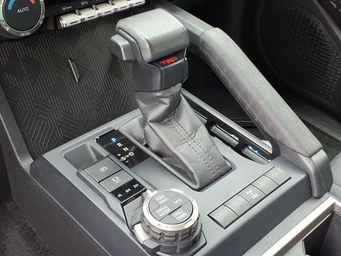 Used 2025 Toyota Tacoma TRD Off-Road AWD/4WD image 31