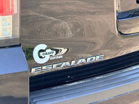 Used 2018 Cadillac Escalade ESV Premium Luxury AWD/4WD image 32
