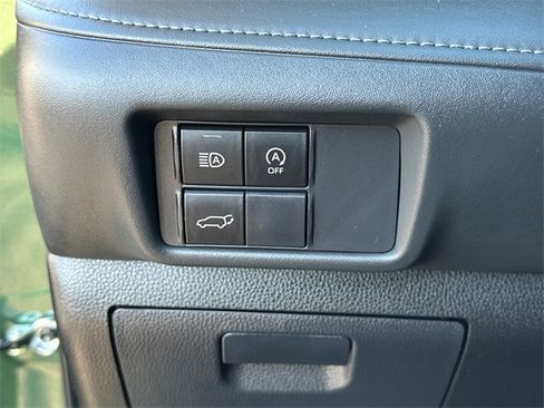 Certified 2025 Toyota Highlander XLE image 25