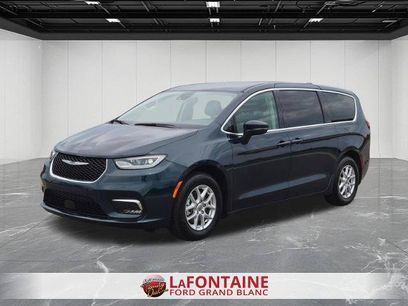 Used 2023 Chrysler Pacifica Touring-L