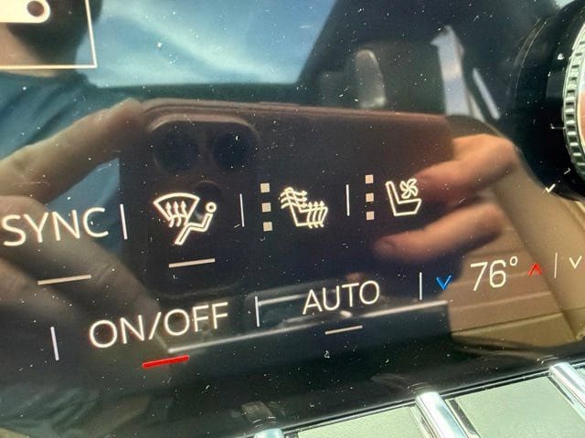 Used 2025 GMC Yukon Denali Ultimate AWD/4WD image 23