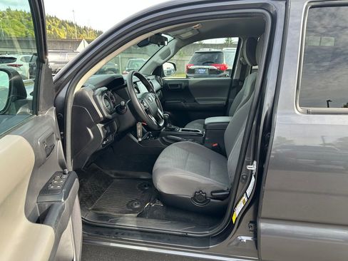 Used 2022 Toyota Tacoma SR AWD/4WD image 13