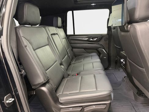 Used 2024 GMC Yukon XL Denali AWD/4WD image 12