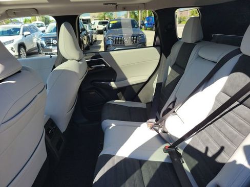 New 2025 Mitsubishi Outlander SE image 13