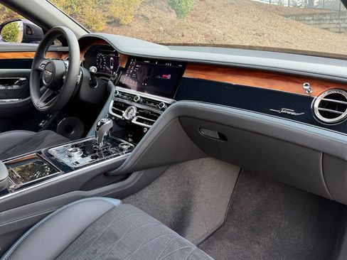 Used 2023 Bentley Flying Spur W12 image 2