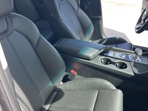 Used 2025 Genesis G70 2.5T image 17