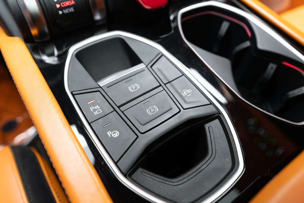 Used 2022 Lamborghini Urus AWD/4WD image 51
