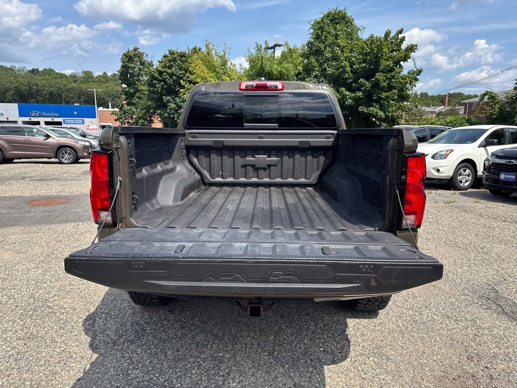 Used 2025 Chevrolet Colorado ZR2 w/ Technology Package AWD/4WD image 6