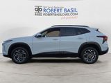 Used 2024 Chevrolet Trax LT w/ LT Convenience Package image 2
