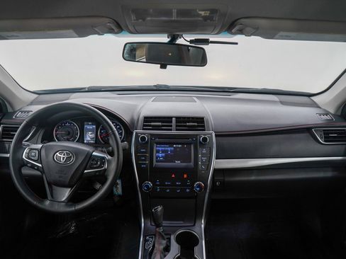 Used 2015 Toyota Camry SE FWD image 13