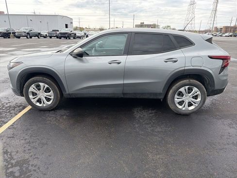 Used 2024 Chevrolet Trax LS image 2