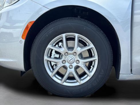 New 2026 Chrysler Pacifica Select image 32