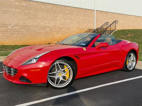 Used 2015 Ferrari California T RWD image 2