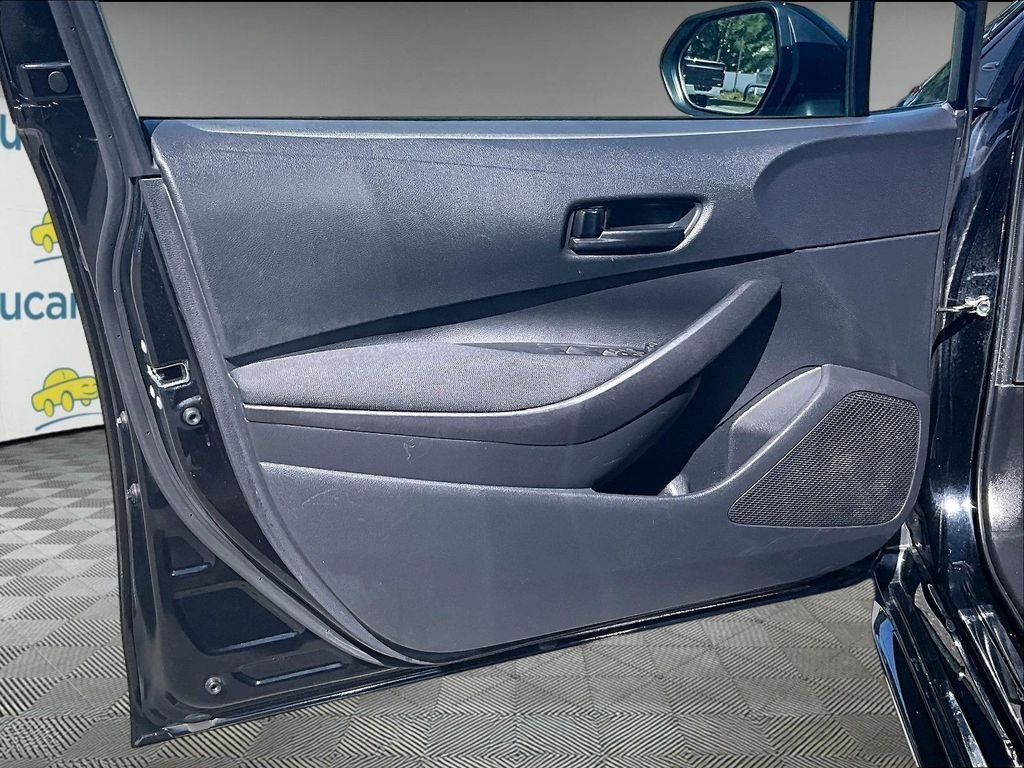 Used 2025 Toyota Corolla LE FWD image 9