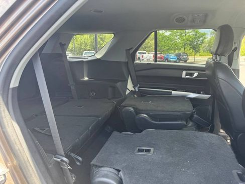 Used 2021 Ford Explorer XLT AWD/4WD image 14
