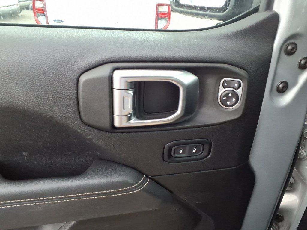Used 2023 Jeep Wrangler Unlimited Sahara w/ Cold Weather Group AWD/4WD image 18