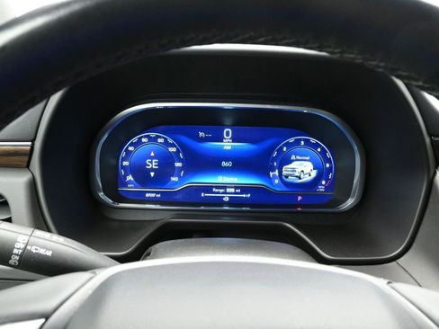 Used 2023 Chevrolet Suburban Premier image 19