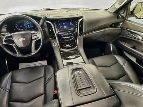 Used 2016 Cadillac Escalade ESV Platinum RWD image 27