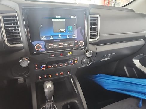 Used 2024 Nissan Frontier SV w/ SV Convenience Package image 14