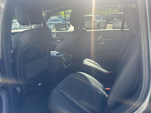 Used 2024 Mercedes-Benz GLS 450 4MATIC image 10