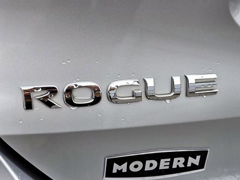 Used 2020 Nissan Rogue SV image 14