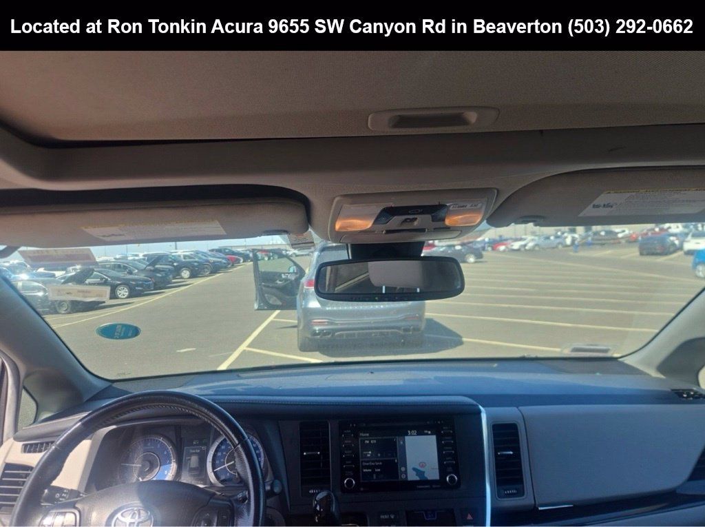 Used 2019 Toyota Sienna XLE w/ XLE Navigation Package FWD image 10