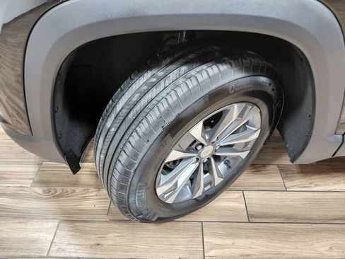 Used 2026 Chevrolet Equinox LT AWD/4WD image 18