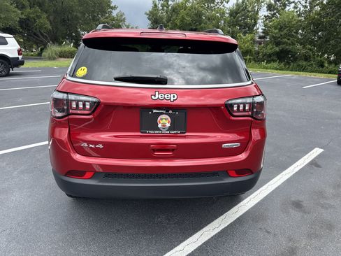 Used 2025 Jeep Compass Latitude AWD/4WD image 6