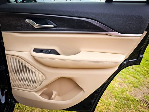 New 2025 Jeep Grand Cherokee Limited image 42