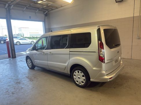 Used 2021 Ford Transit Connect XLT FWD image 5